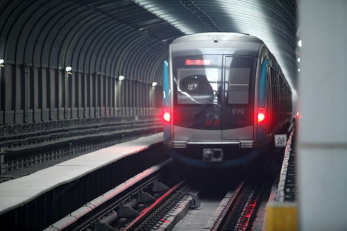 地铁客流明显增加 北京多措并举确保疫情下交通安全