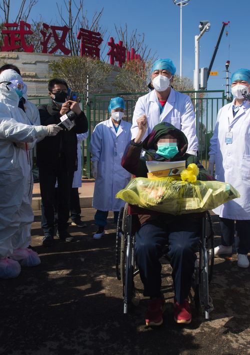 广西桂林首批4名新冠肺炎患者治愈出院 两名为儿童