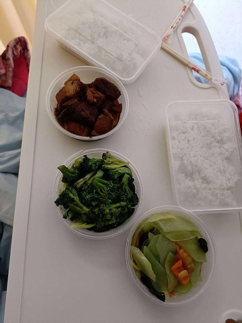 武汉江汉方舱医院食堂：12小时做6000份盒饭 每份成本25元