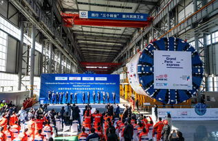 再破世界记录！中铁装备自主研制世界最大矩形盾构机成功下线