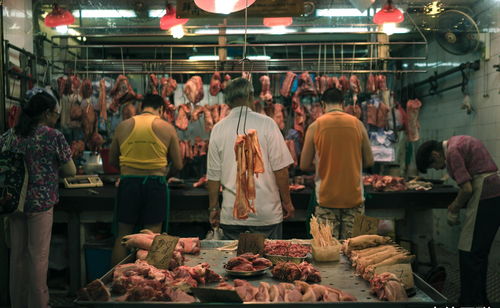 猪价再创新低 农业农村部：未来猪肉供应将总体宽松